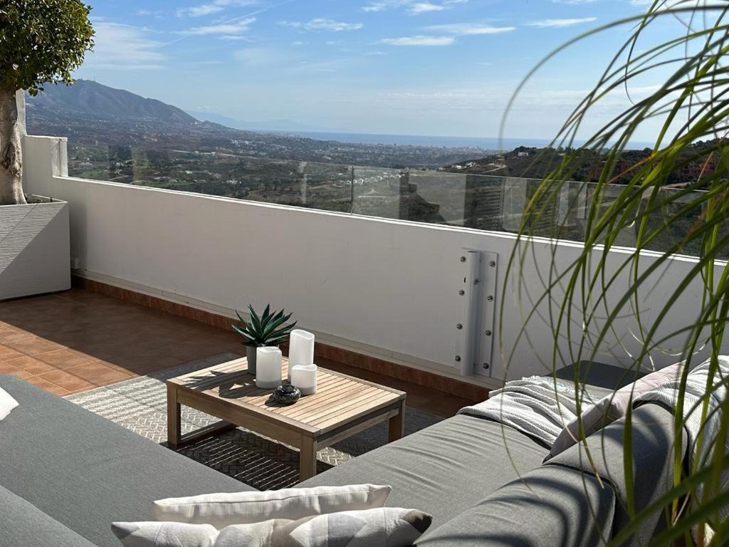 Апартаменты Penthouse Mit Privatem Jacuzzi In Marbella - La Mairena Охен Экстерьер фото